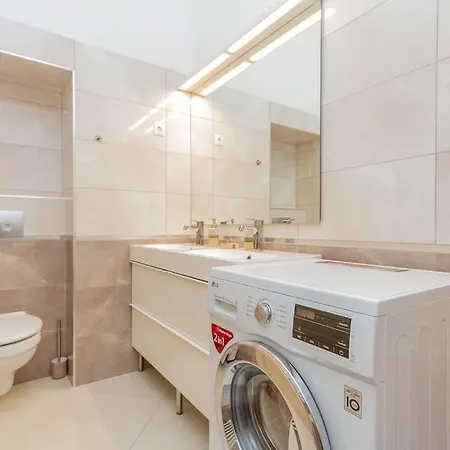 Bartok Boulevard By Nw * Budapeşte